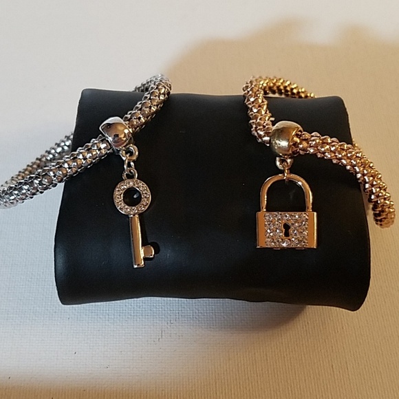Gold & Silver Tone Stretchy Lock & Key 8" Set of 2 - Picture 1 of 3